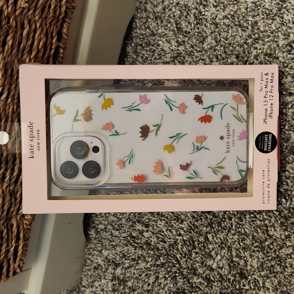 NWT Kate Spade iPhone 12 pro max & 13 pro max protective case - Picture 2 of 3